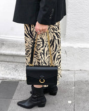 Load image into Gallery viewer, The Envelope Chain Crossbody - Black
